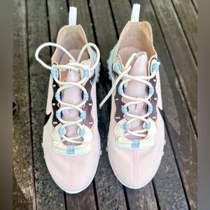 Nike react women's shoes sneakers
Size 8